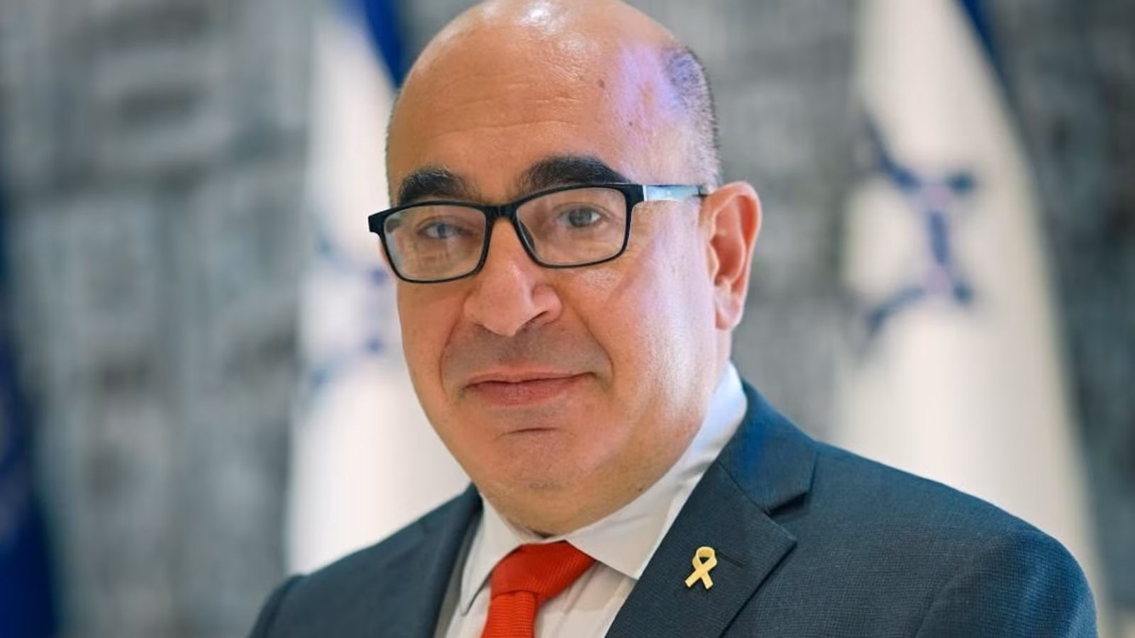 אמיר וייסברוד: דיפלומט בין פראג למזרח התיכון